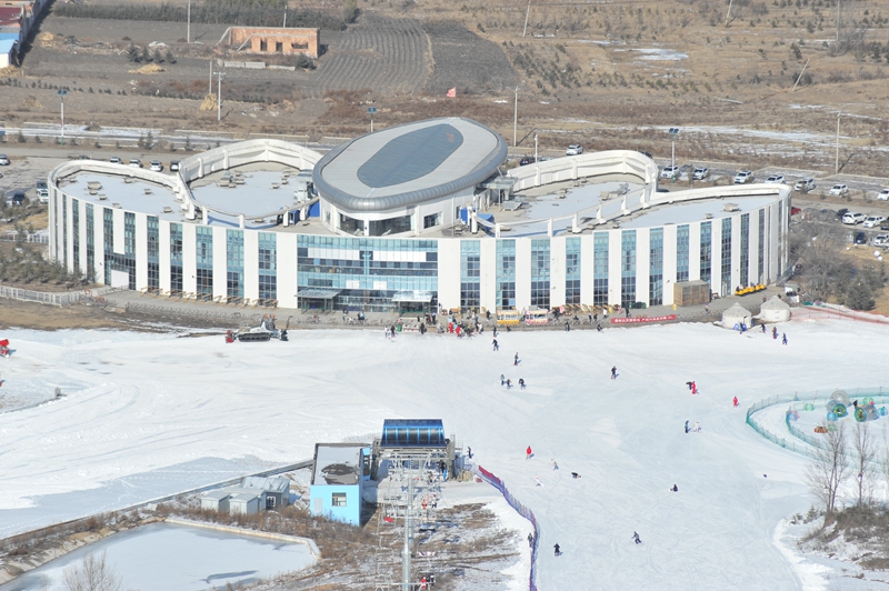 寧夏涇源縣的婭豪國際滑雪場。冶寶軍攝